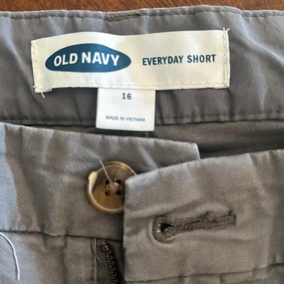 Old Navy shorts - Picture 3 of 3